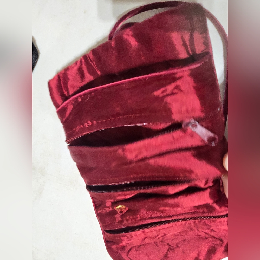 Burgandy Jewelry Roll And 2 Small Jewelry Pouches. - Picture 4 of 13